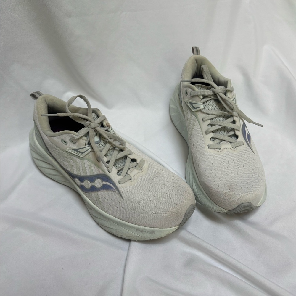 Saucony triumph 22 running shoes size 9.5 sneaker white mint purple